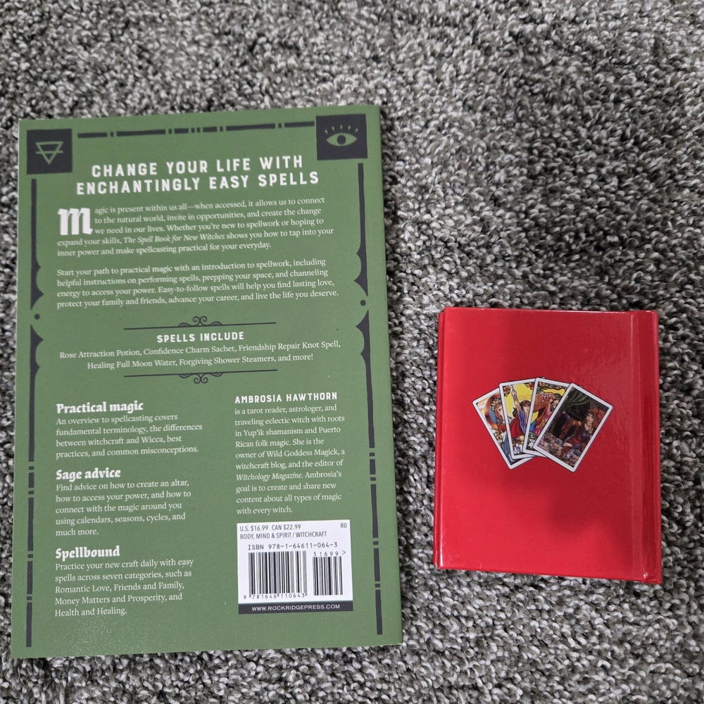 Green Spell Book and Red Tarot Book Set - Picture 2 of 3